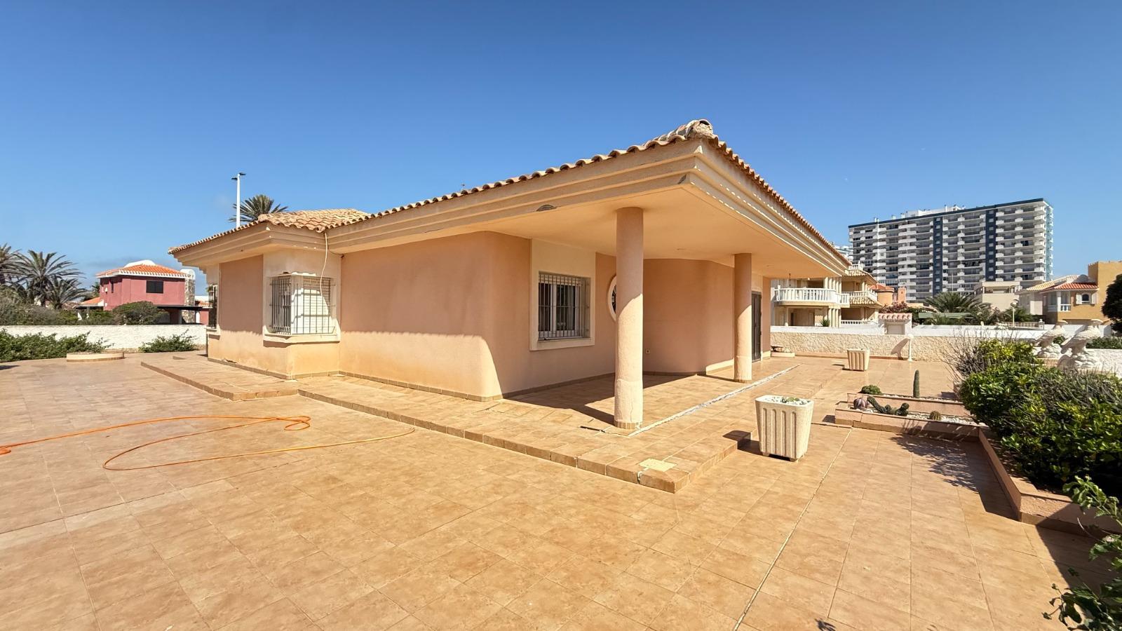 Sérstök villa á Bellavista strand – La Manga