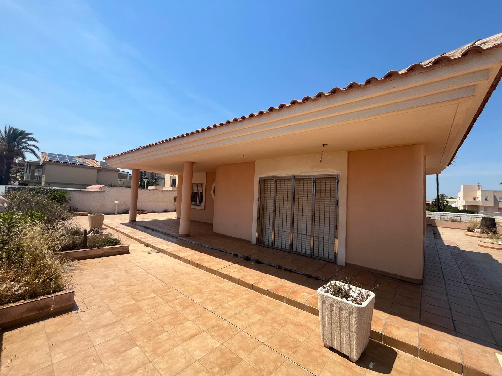 Sérstök villa á Bellavista strand – La Manga