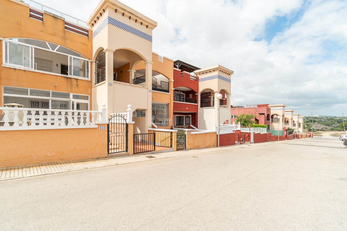 Kitchen in apartment for sale in Orihuela Costa
