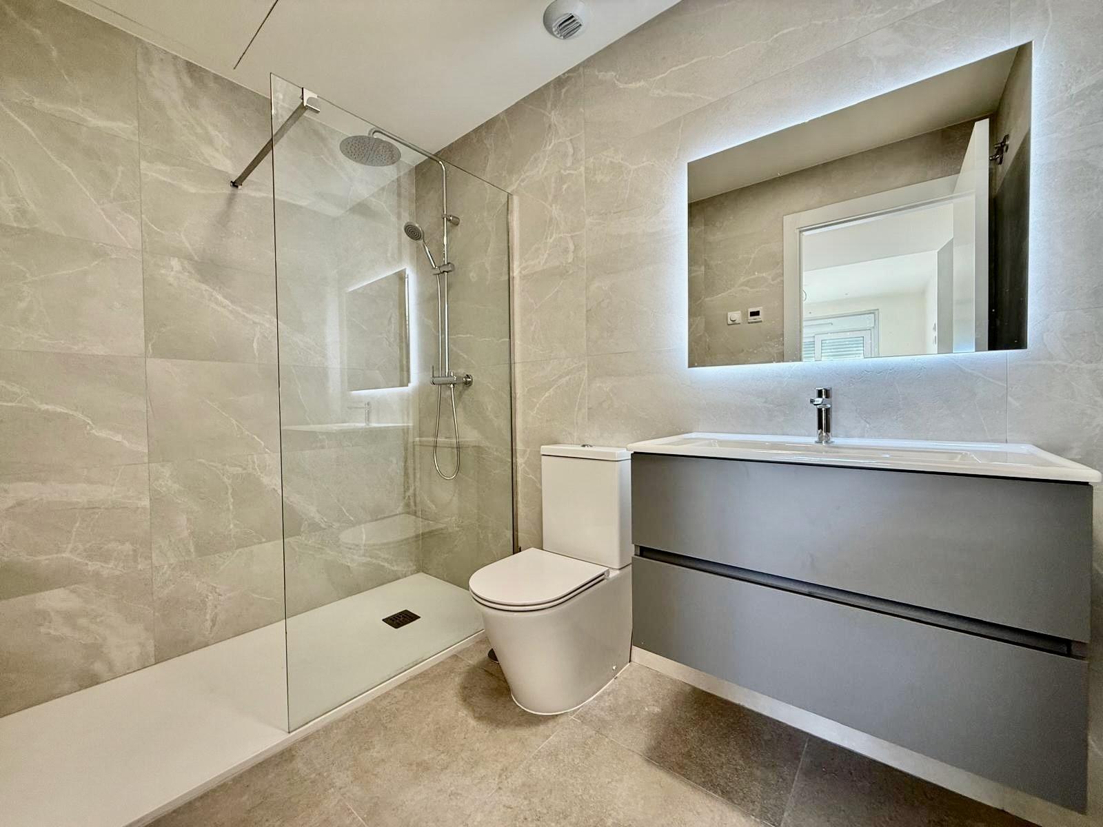 Master bedroom in apartment for sale in Finestrat