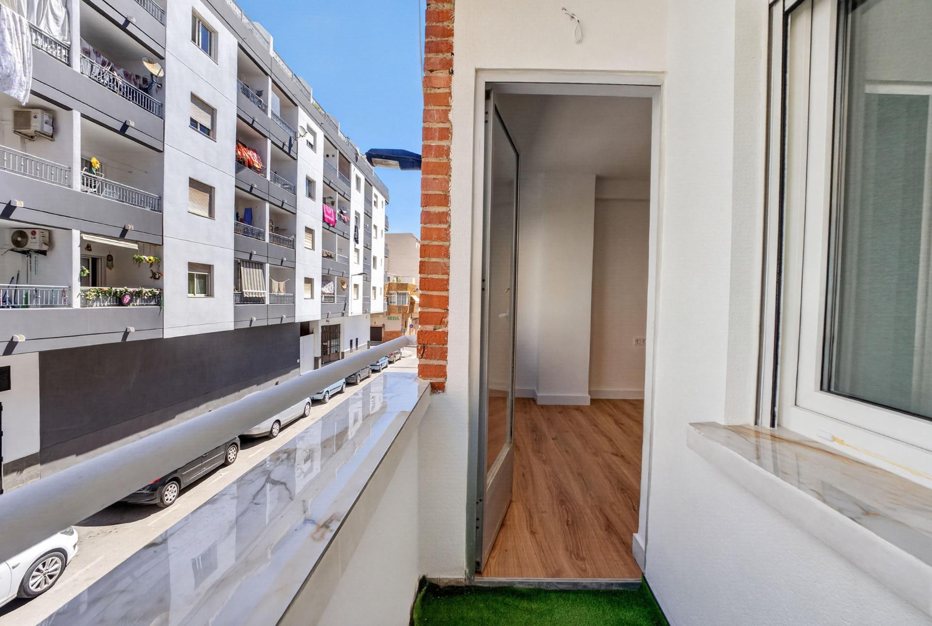 Bedroom in apartment for sale in Torrevieja