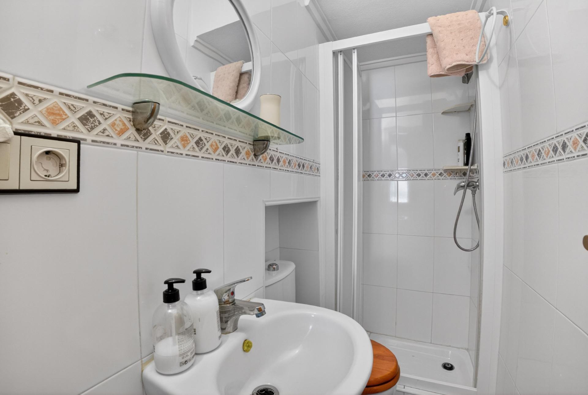 Bathroom in duplex for sale in Torrevieja