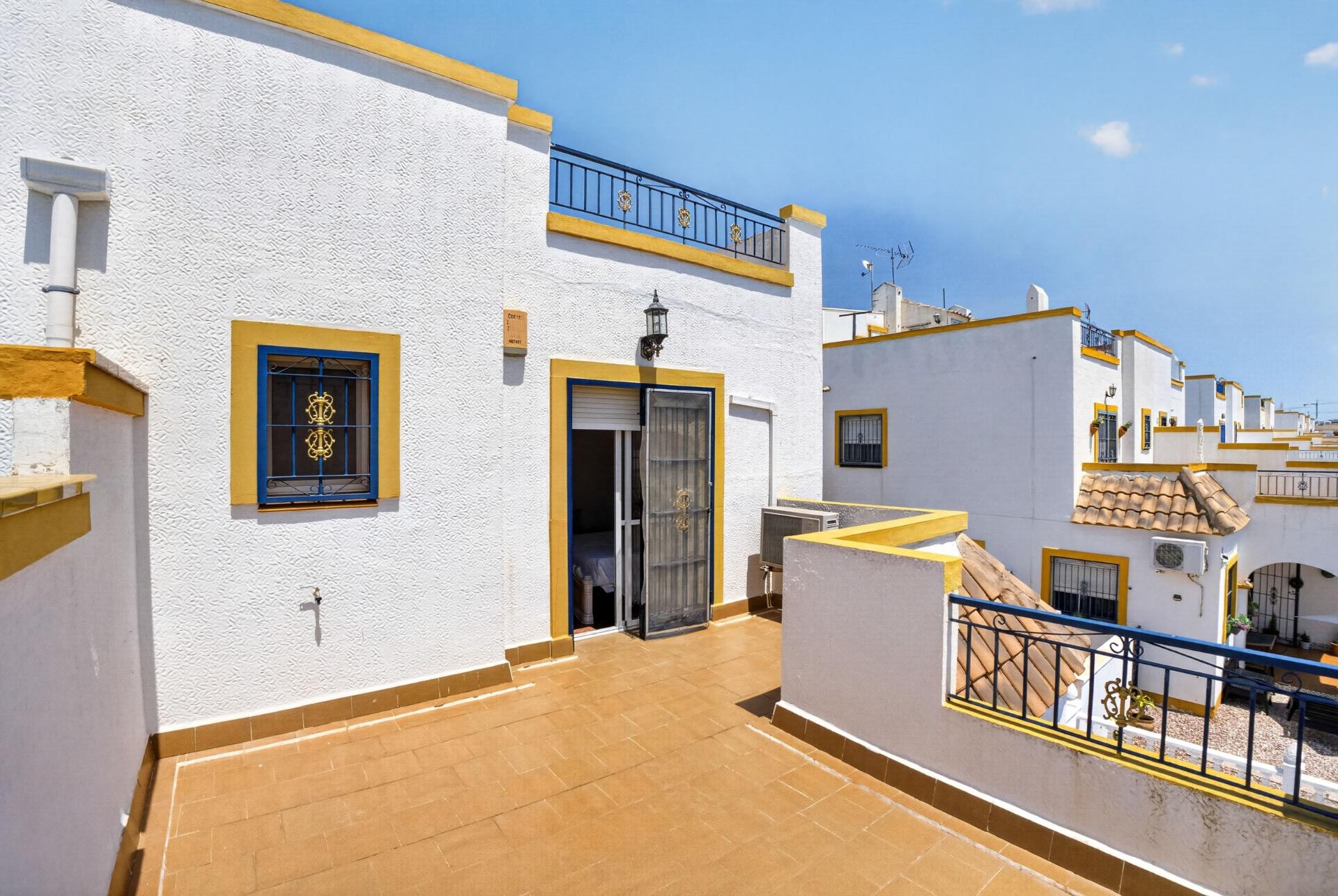 Exterior view in duplex for sale in Torrevieja
