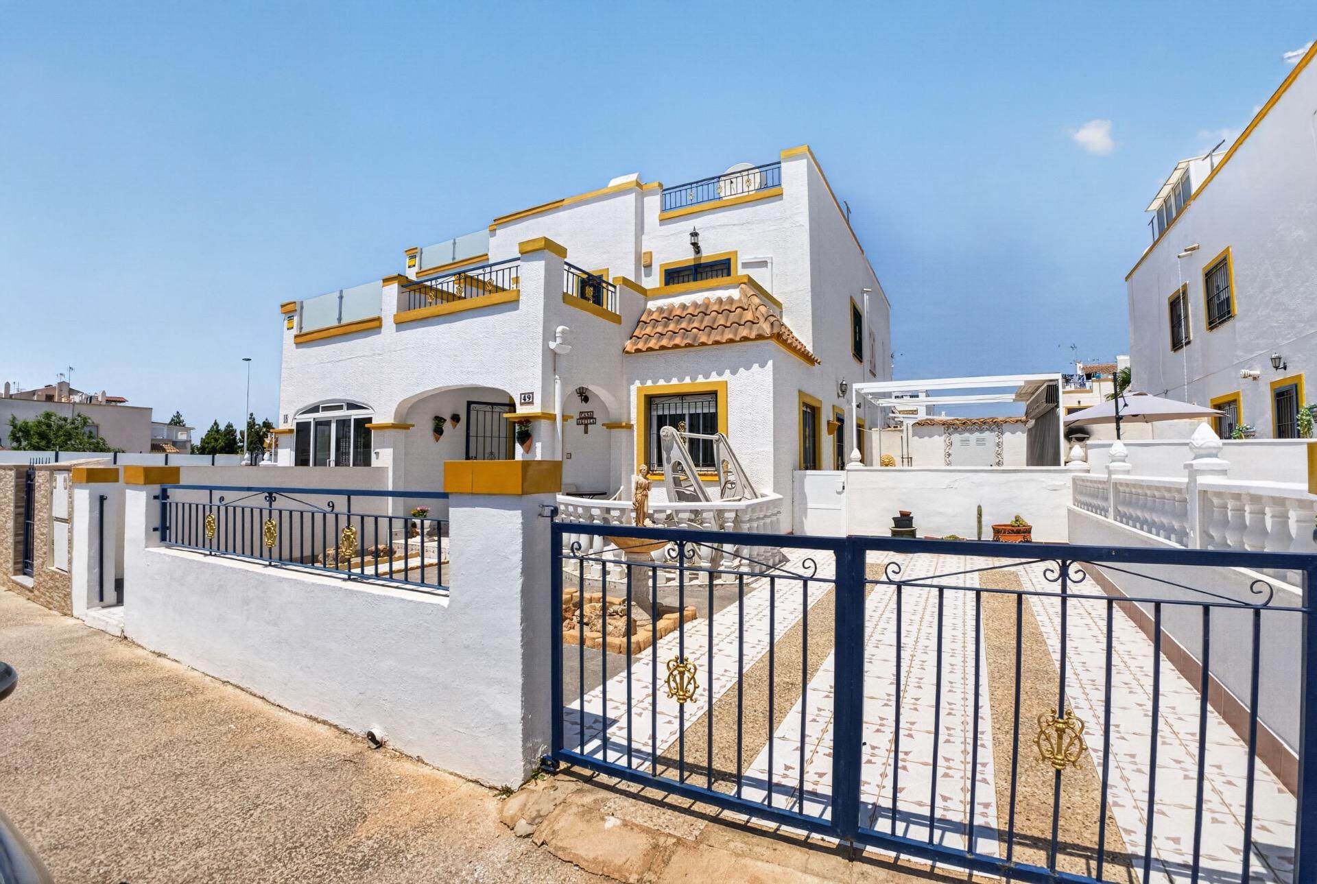 Exterior view in duplex for sale in Torrevieja