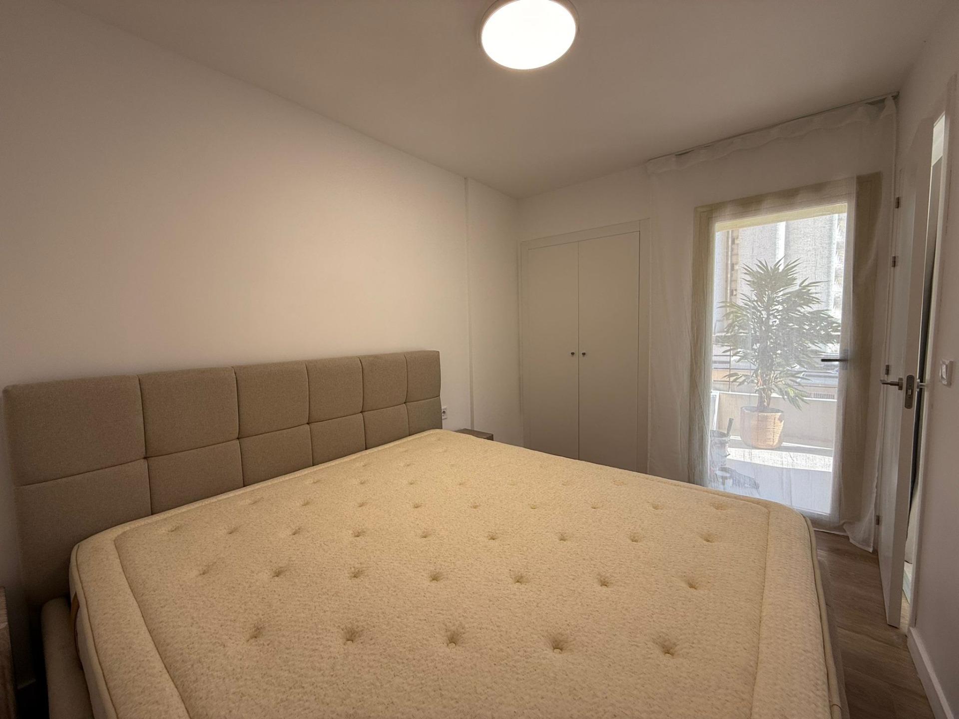 Bedroom in apartment for sale in Benidorm