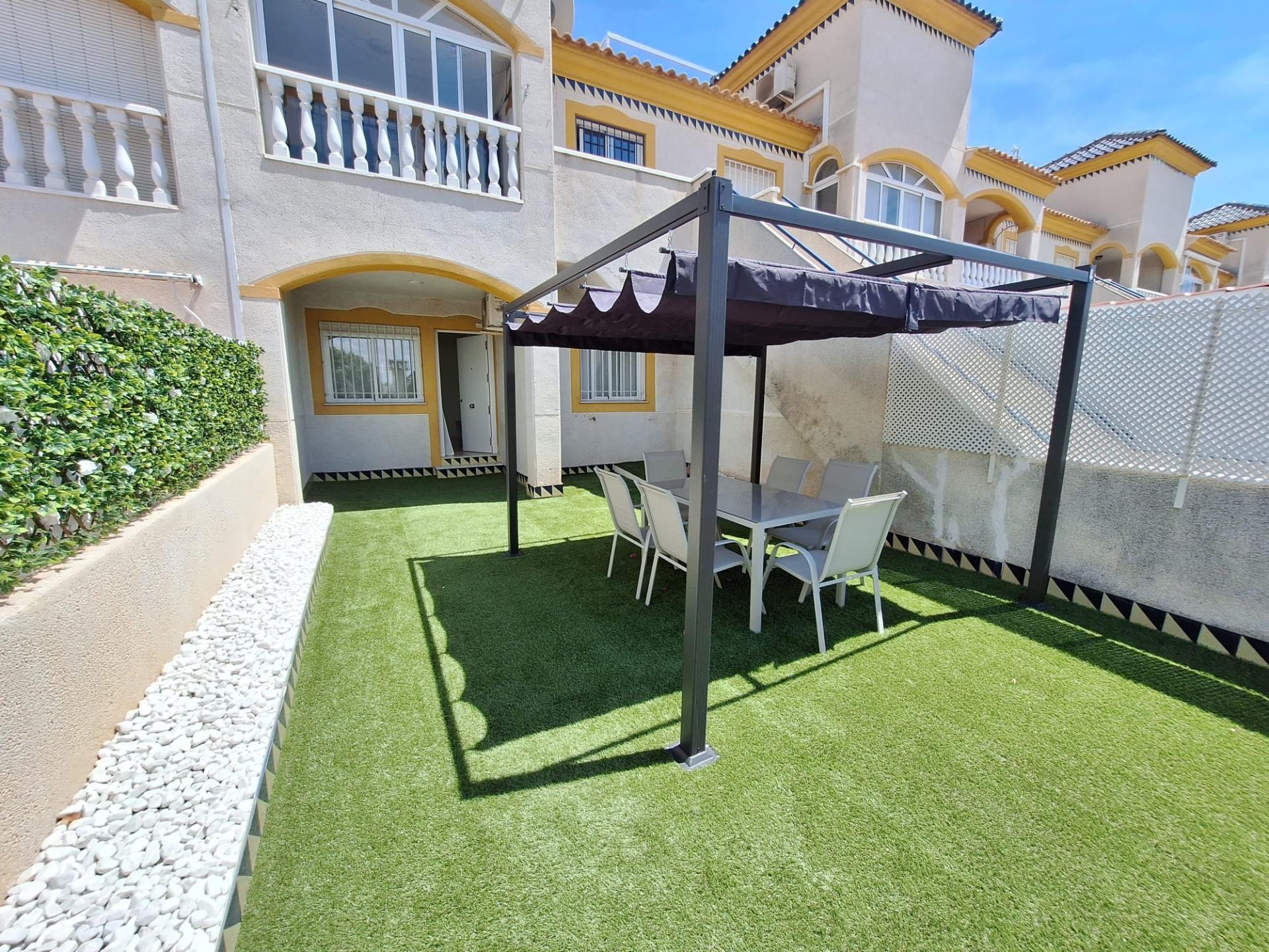 Garden in bungalow for sale in Torrevieja