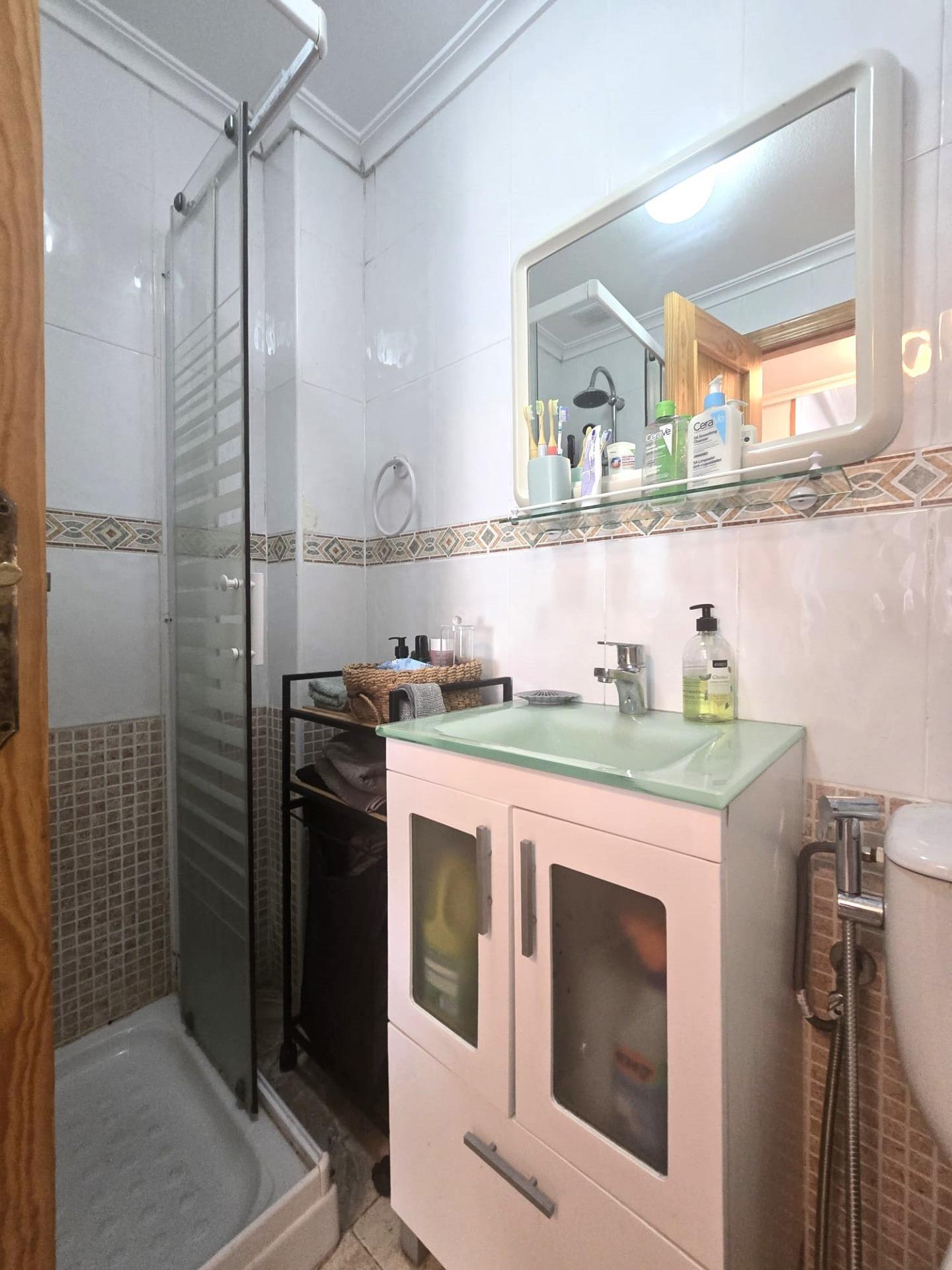 Bedroom in apartment for sale in Torrevieja