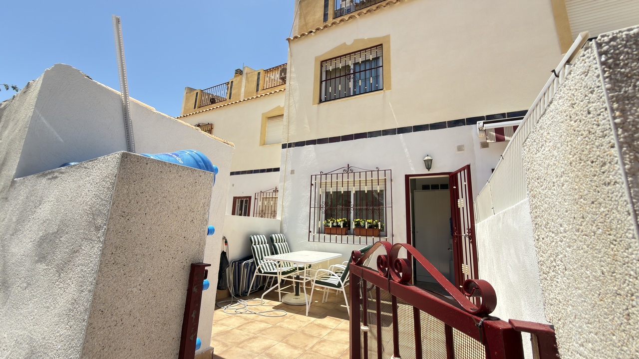 Dining area in terraced for sale in La Zenia