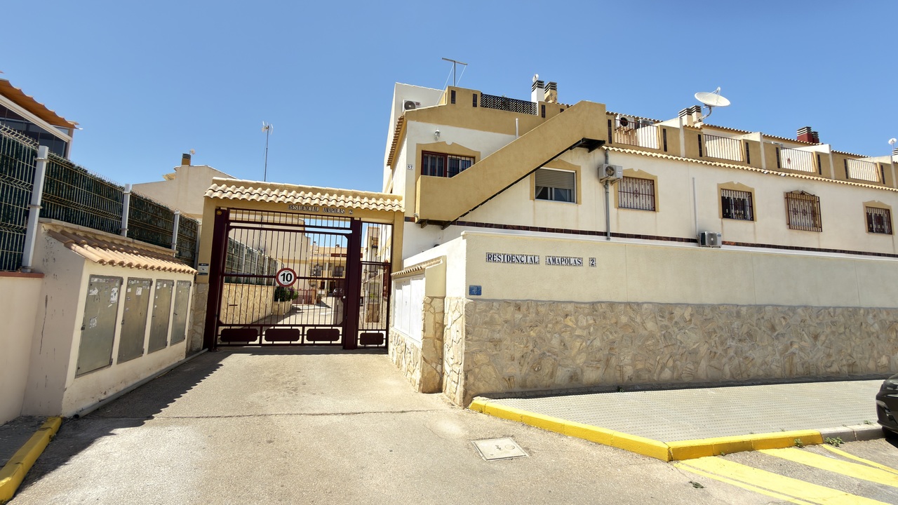 Townhouse spazjuż bi 3 ħabitiet u veduti tal-baħar f'La Zenia