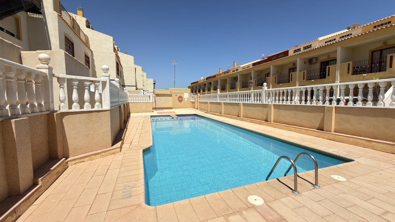 Townhouse spazjuż bi 3 ħabitiet u veduti tal-baħar f'La Zenia