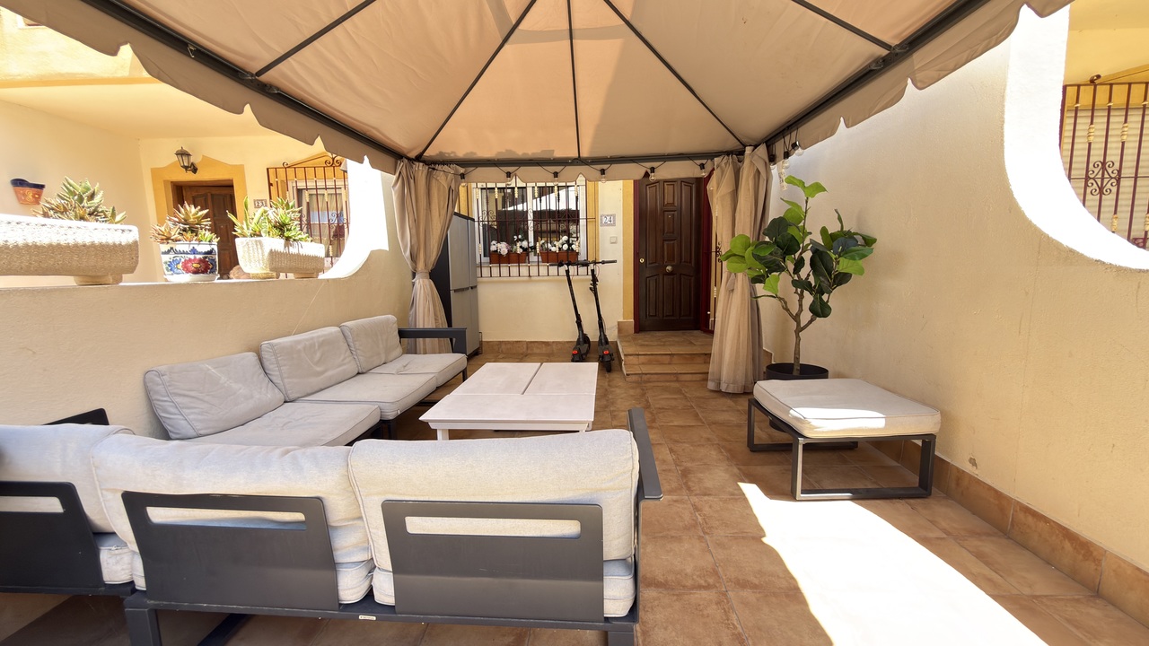 Townhouse spazjuż bi 3 ħabitiet u veduti tal-baħar f'La Zenia
