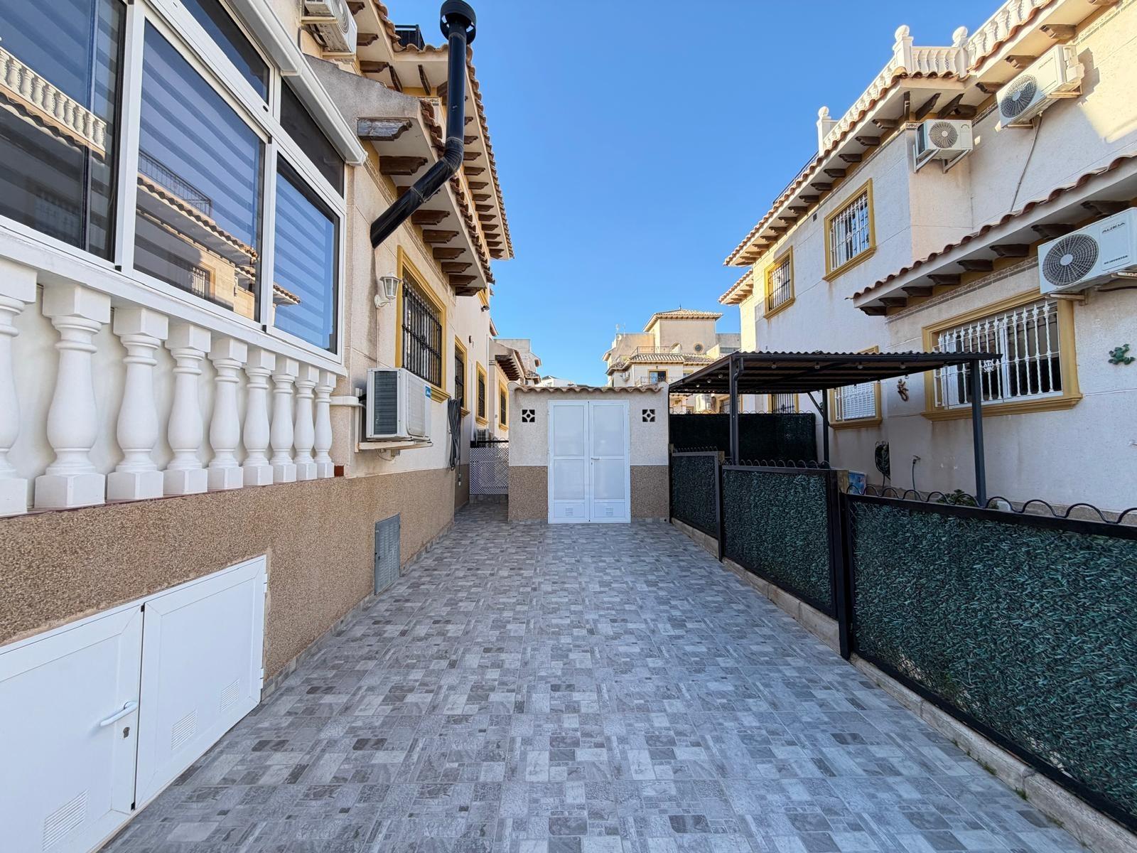 Garden in terraced for sale in Orihuela Costa