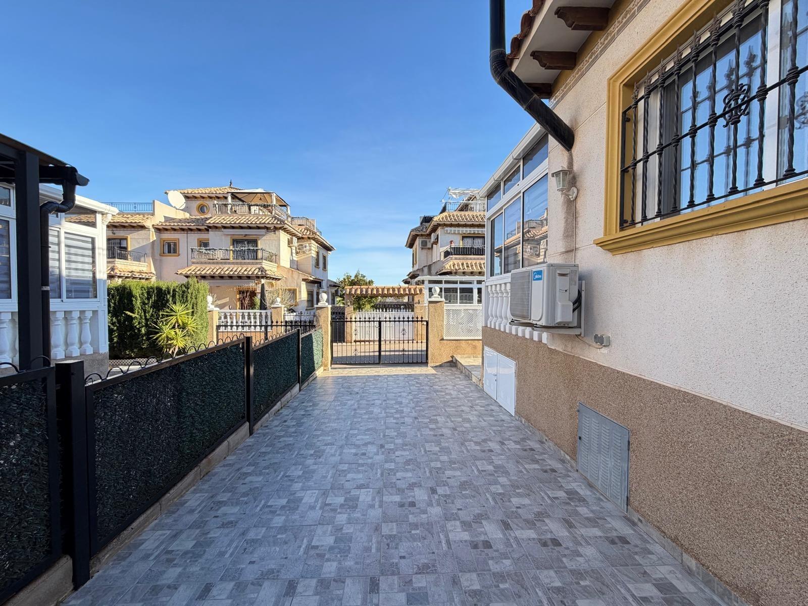 Dining area in terraced for sale in Orihuela Costa
