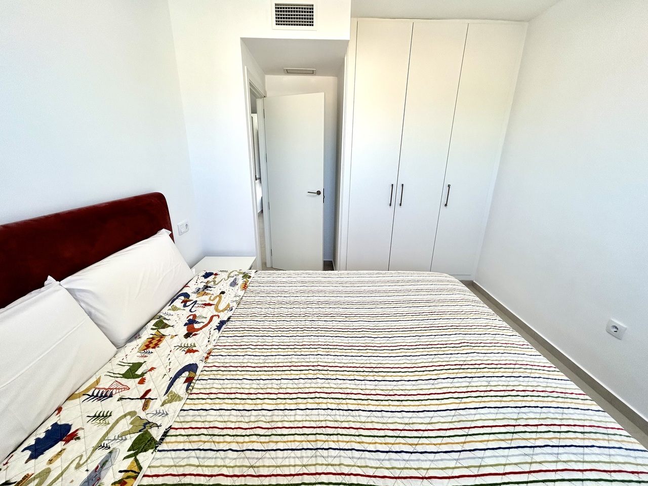 Master bedroom in apartment for sale in Los Dolses