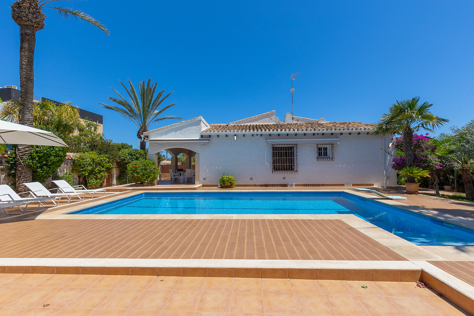 Kitchen in villa for sale in Orihuela Costa