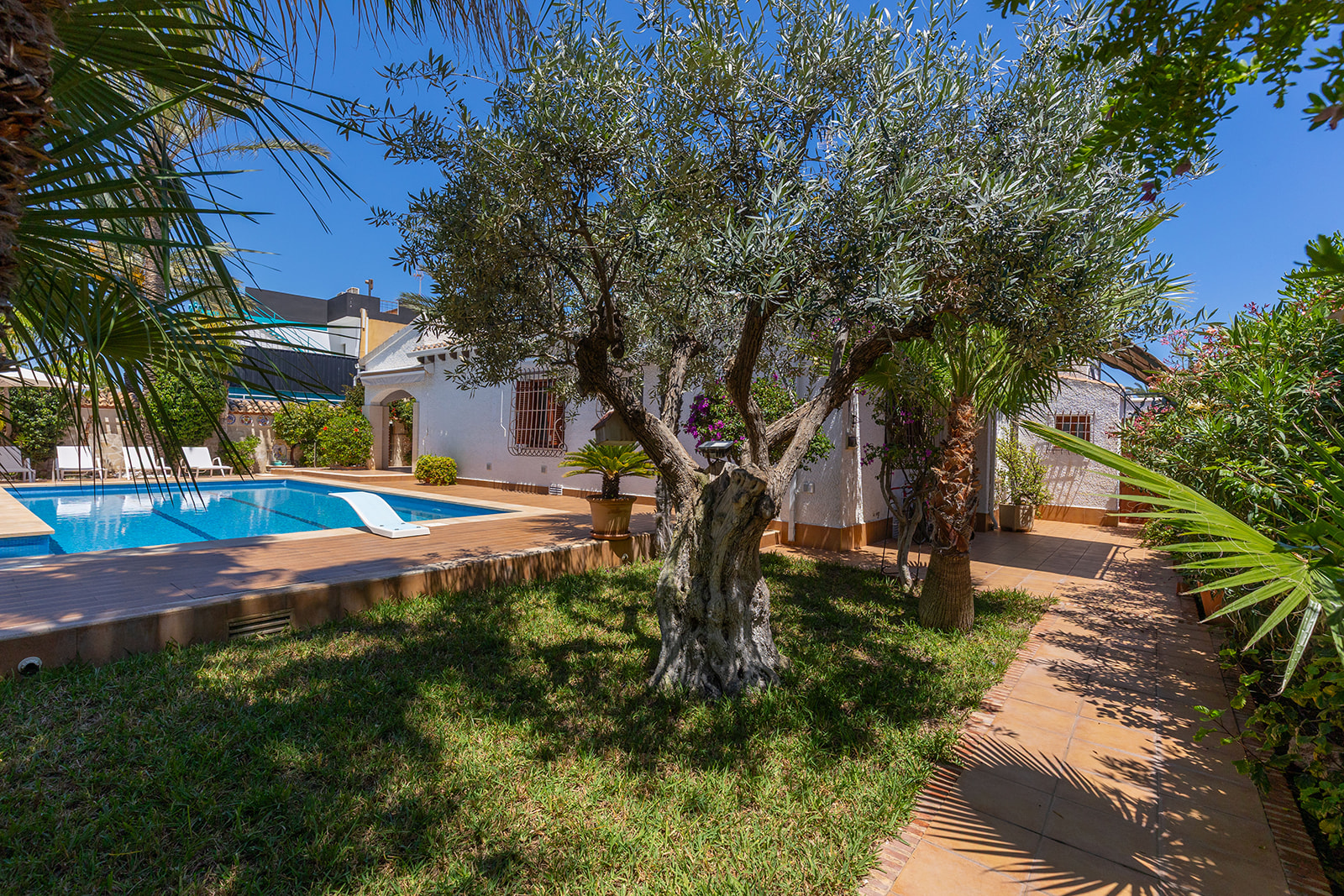 Terrace in villa for sale in Orihuela Costa