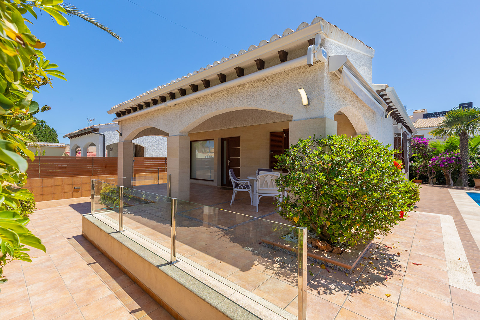 Garden in villa for sale in Orihuela Costa