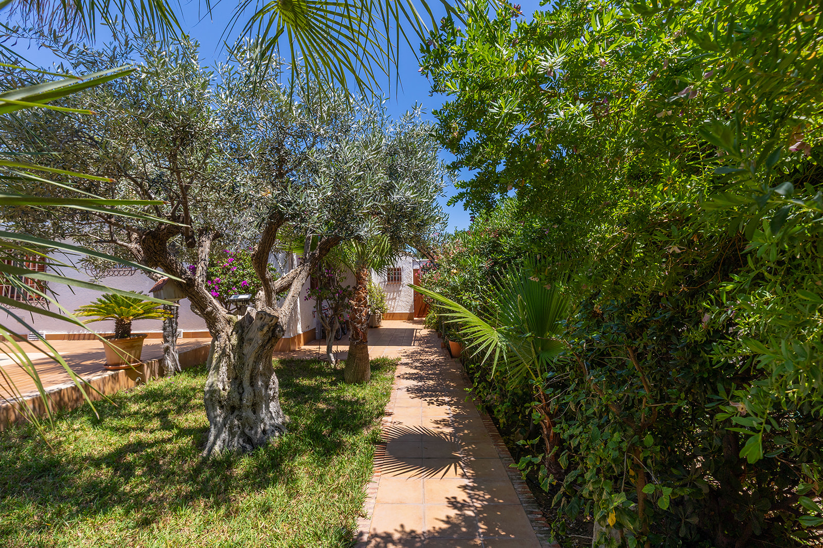 Master bedroom in villa for sale in Orihuela Costa