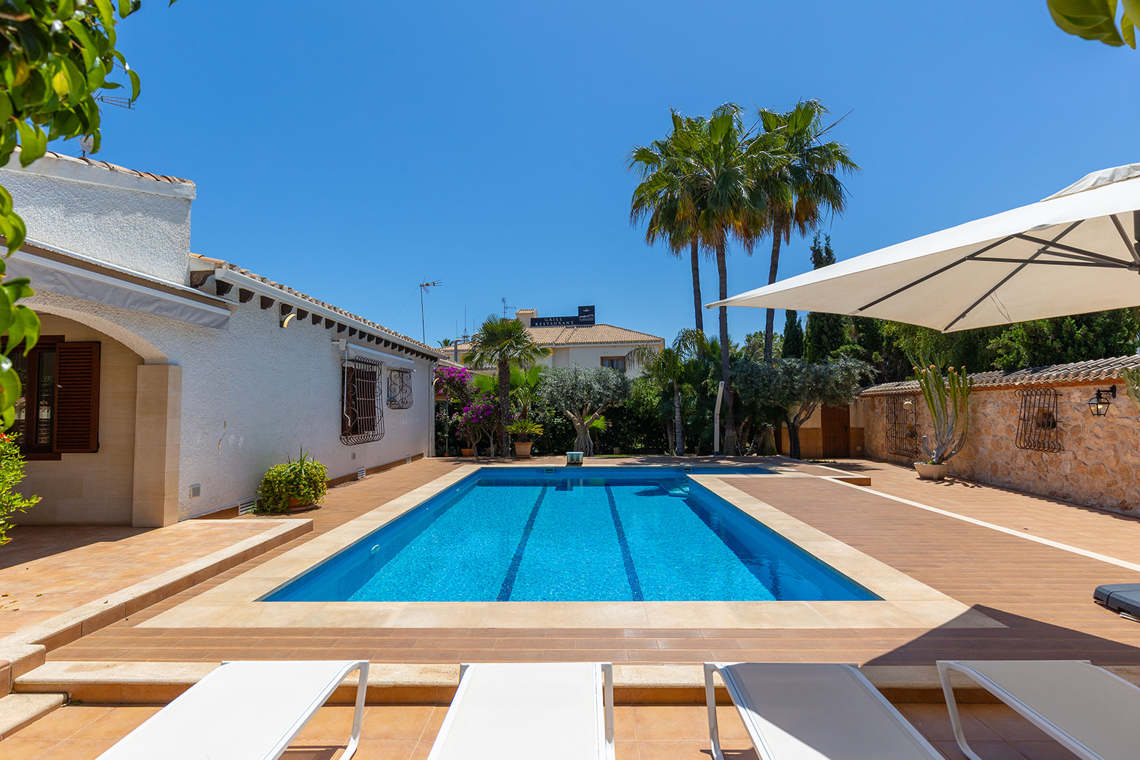 Terrace in villa for sale in Orihuela Costa