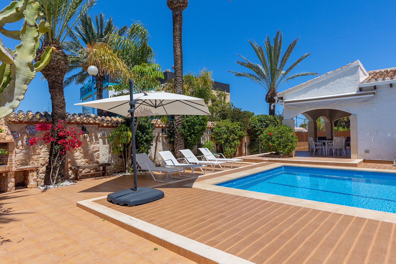 Bedroom in villa for sale in Orihuela Costa