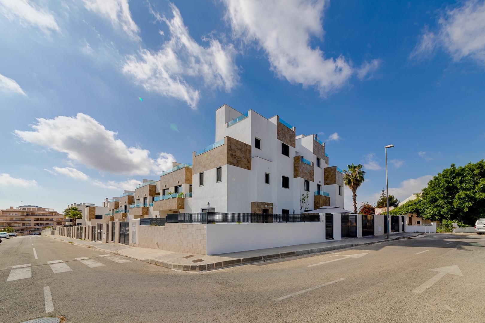 Pool area in terraced for sale in Alicante