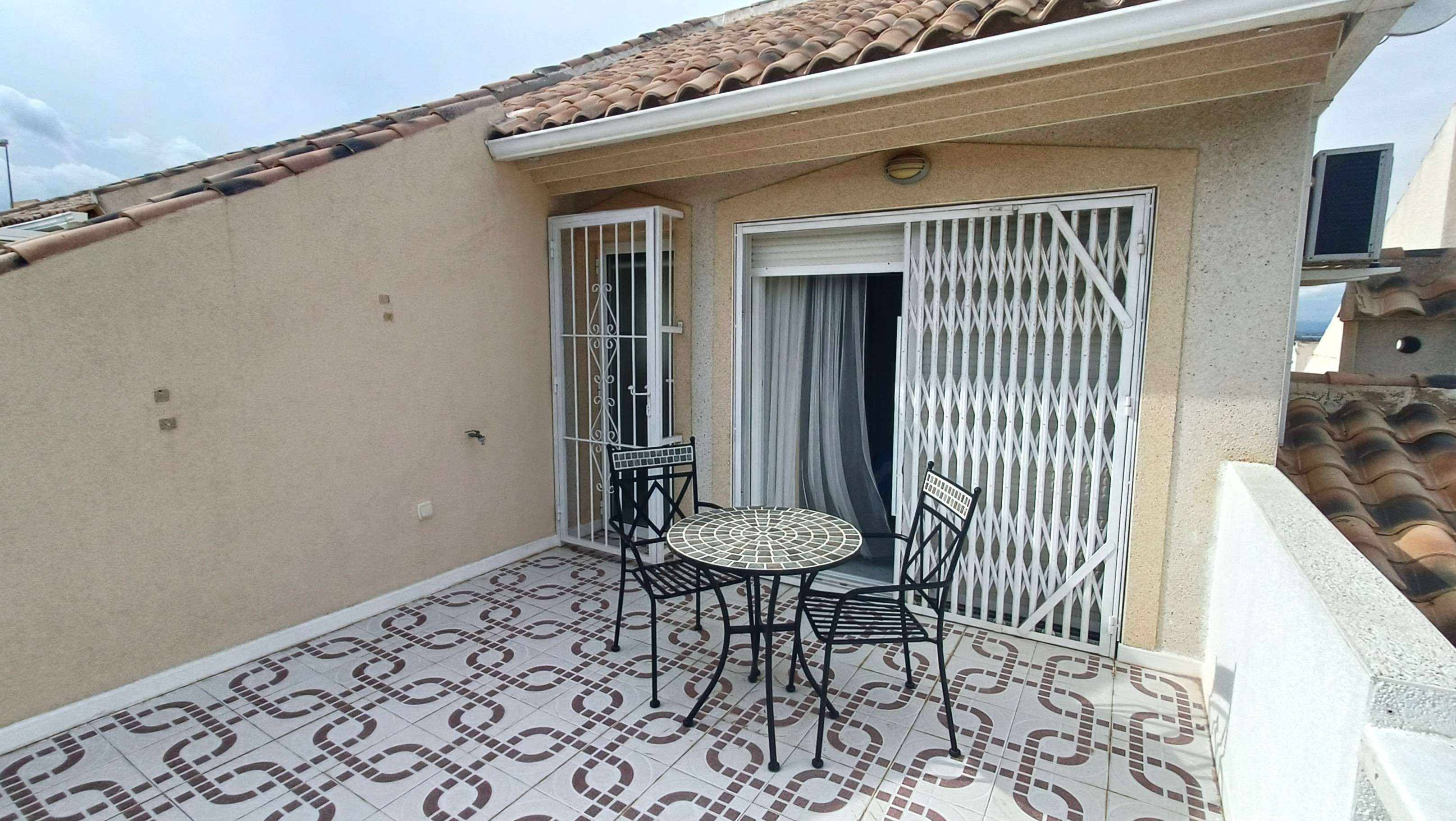 Bedroom in villa for sale in Rojales