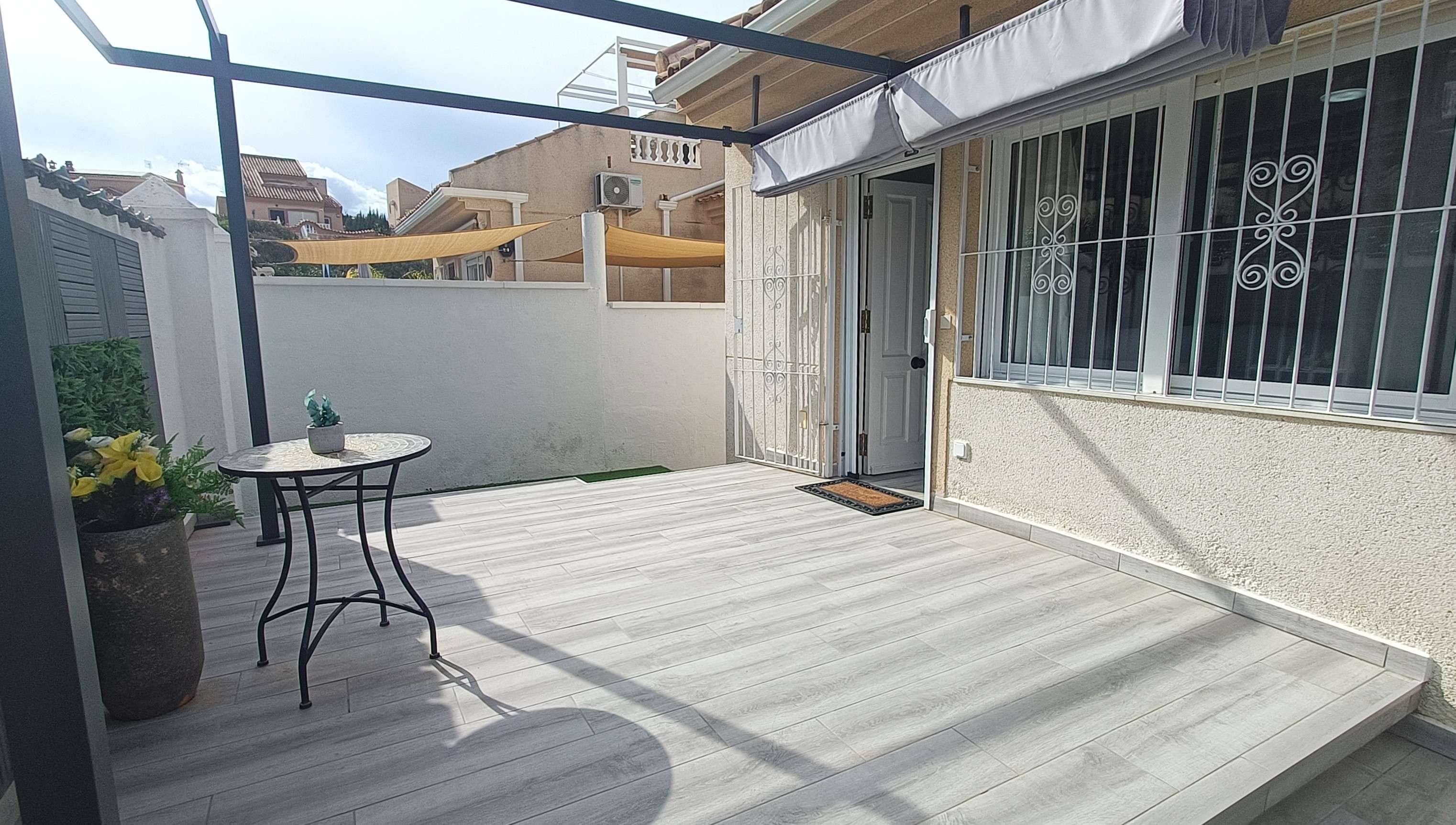 Living room in villa for sale in Rojales