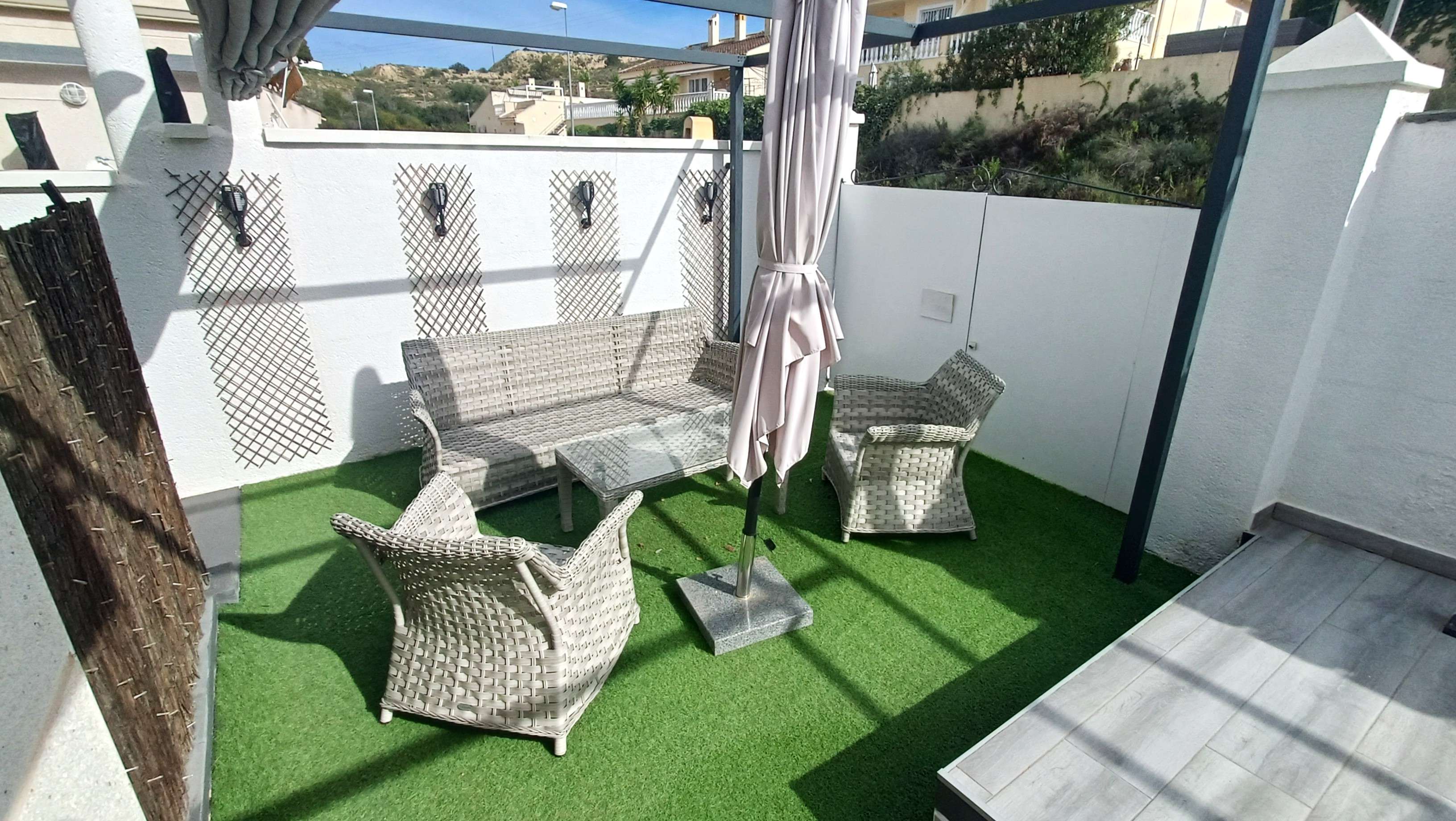 Master bedroom in villa for sale in Rojales