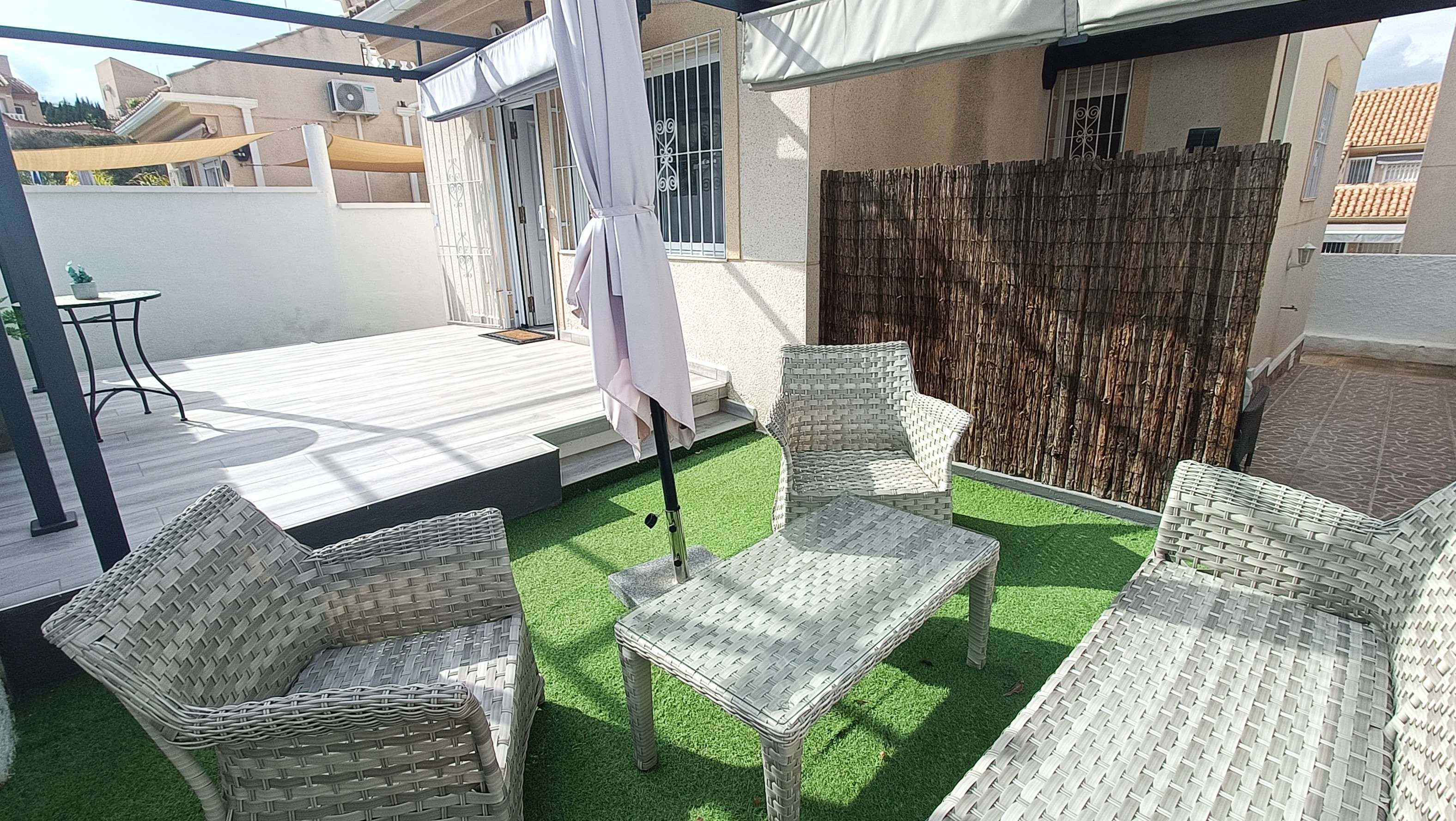Terrace in villa for sale in Rojales