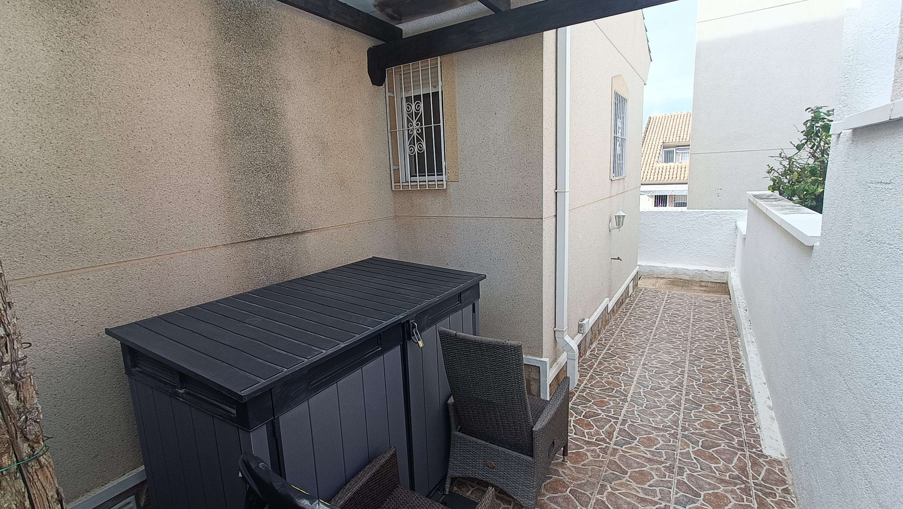 Pool area in villa for sale in Rojales