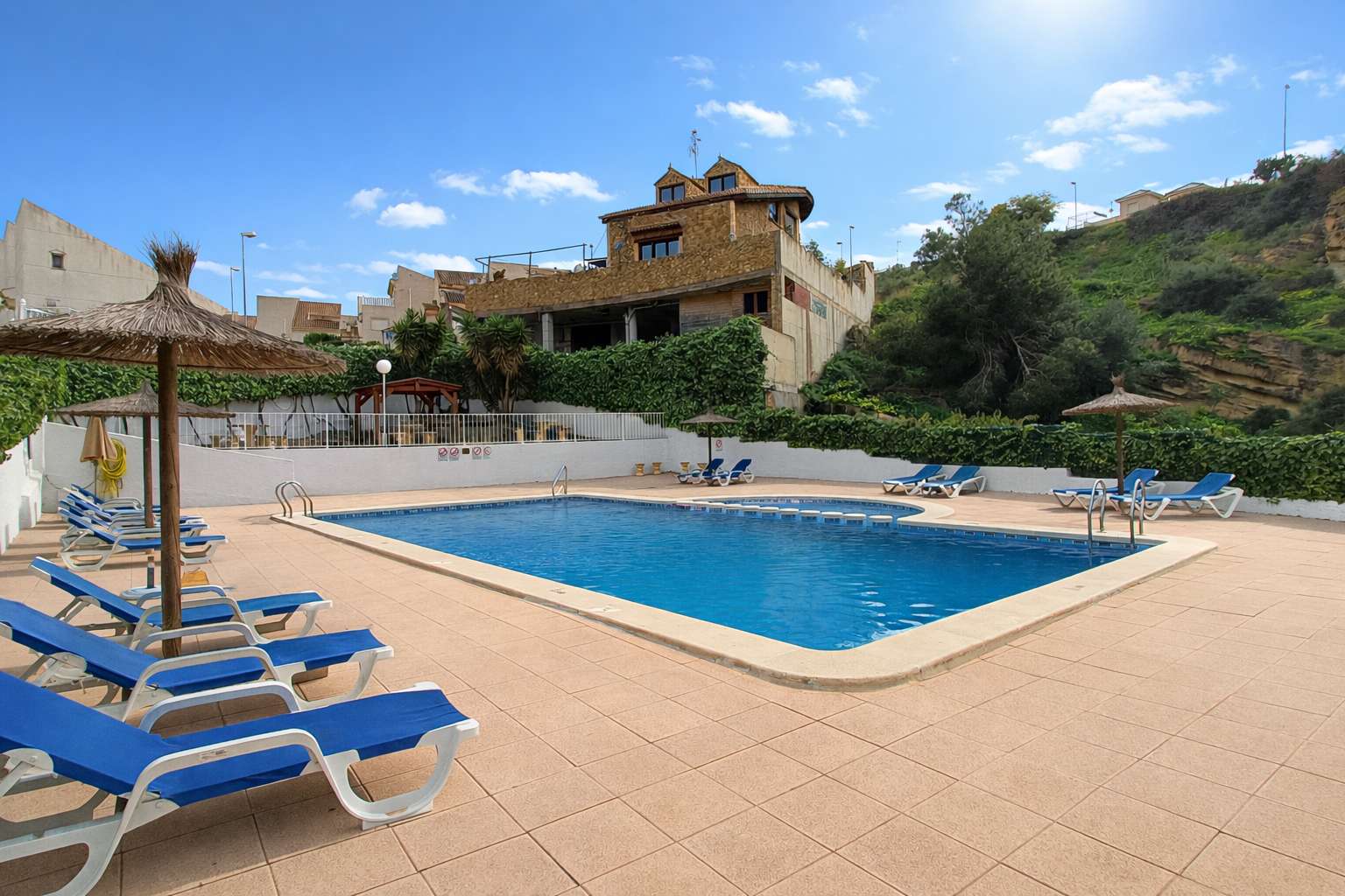 Dining area in villa for sale in Rojales