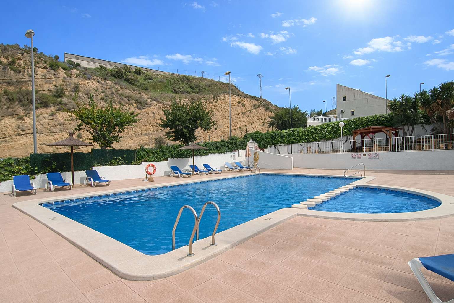 Bedroom in villa for sale in Rojales