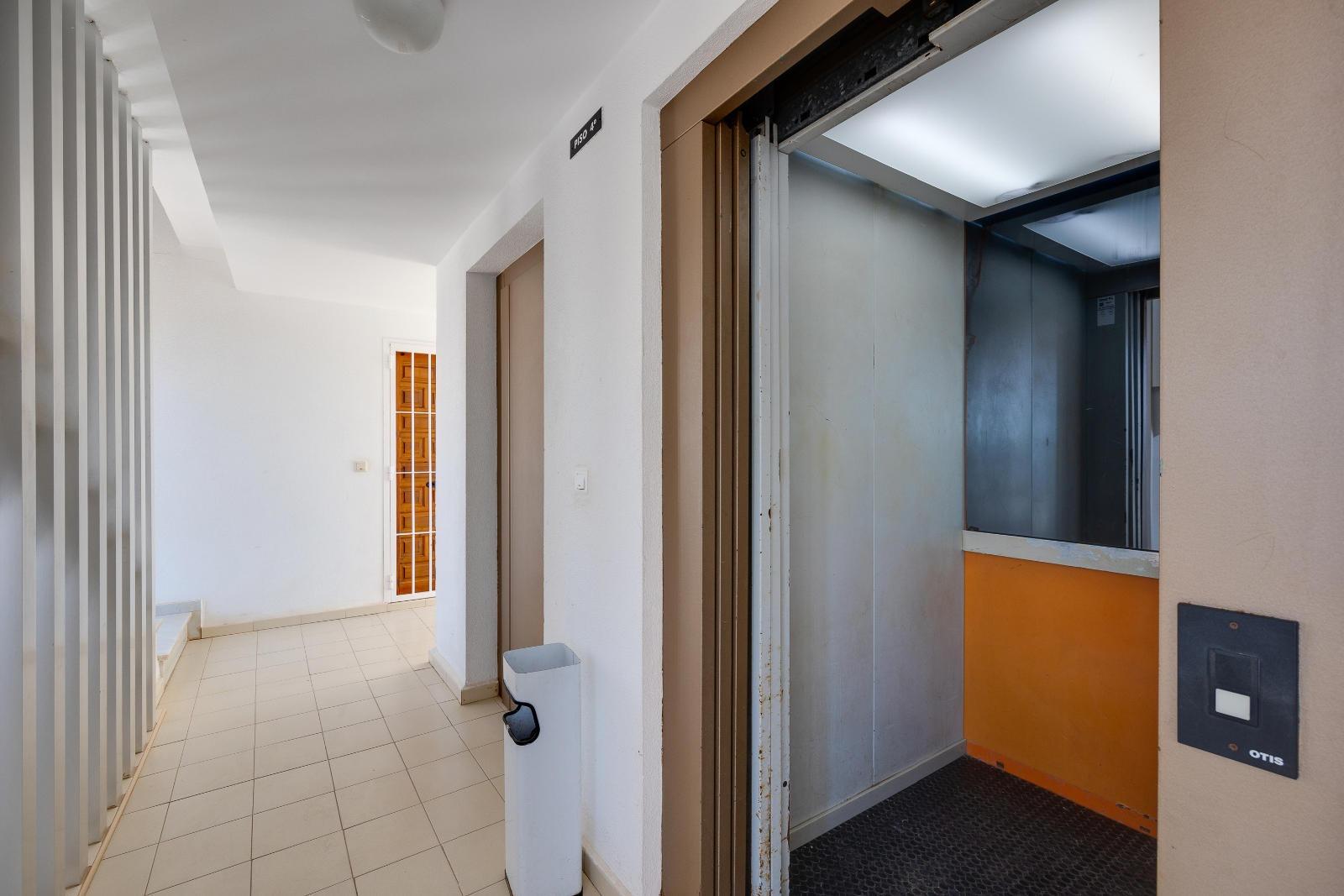 Bedroom in apartment for sale in Torrevieja