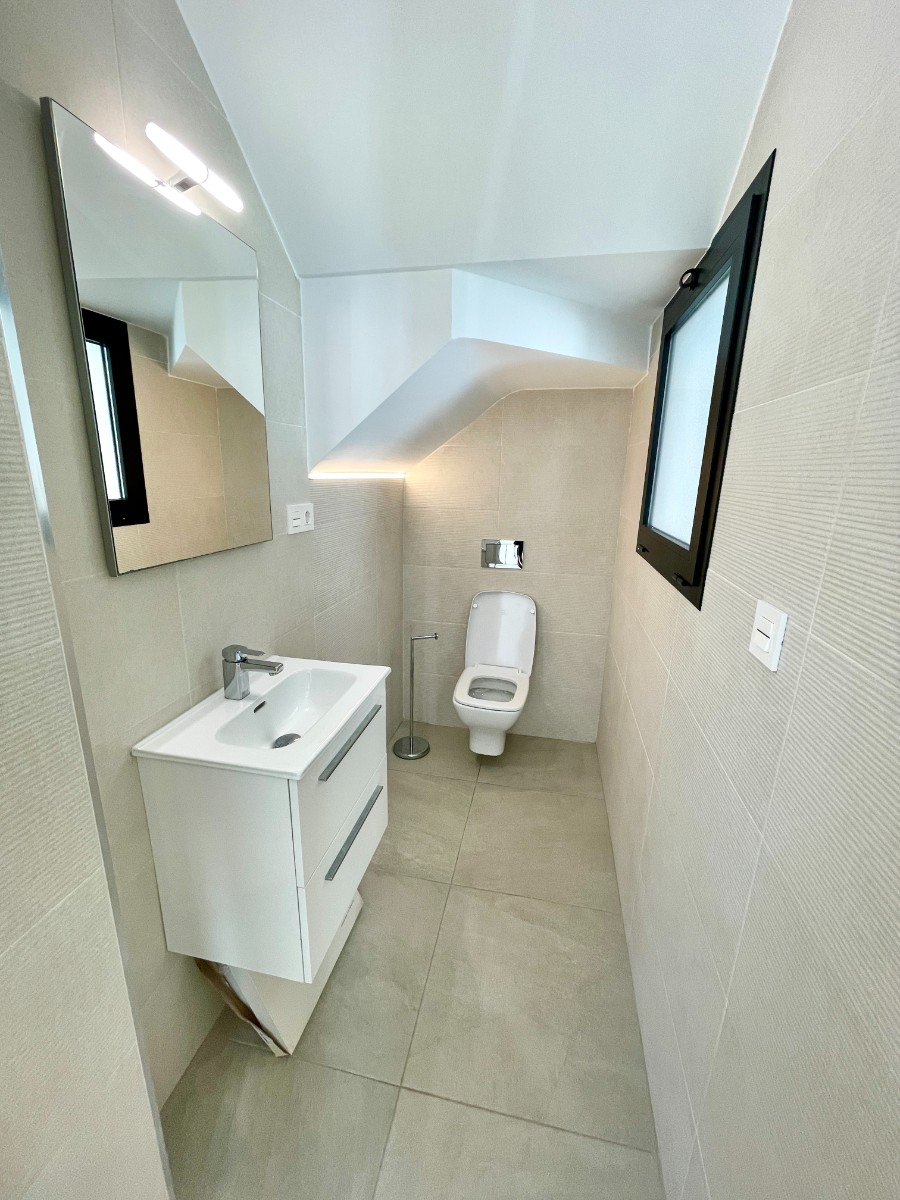 Master bedroom in villa for sale in Benijofar