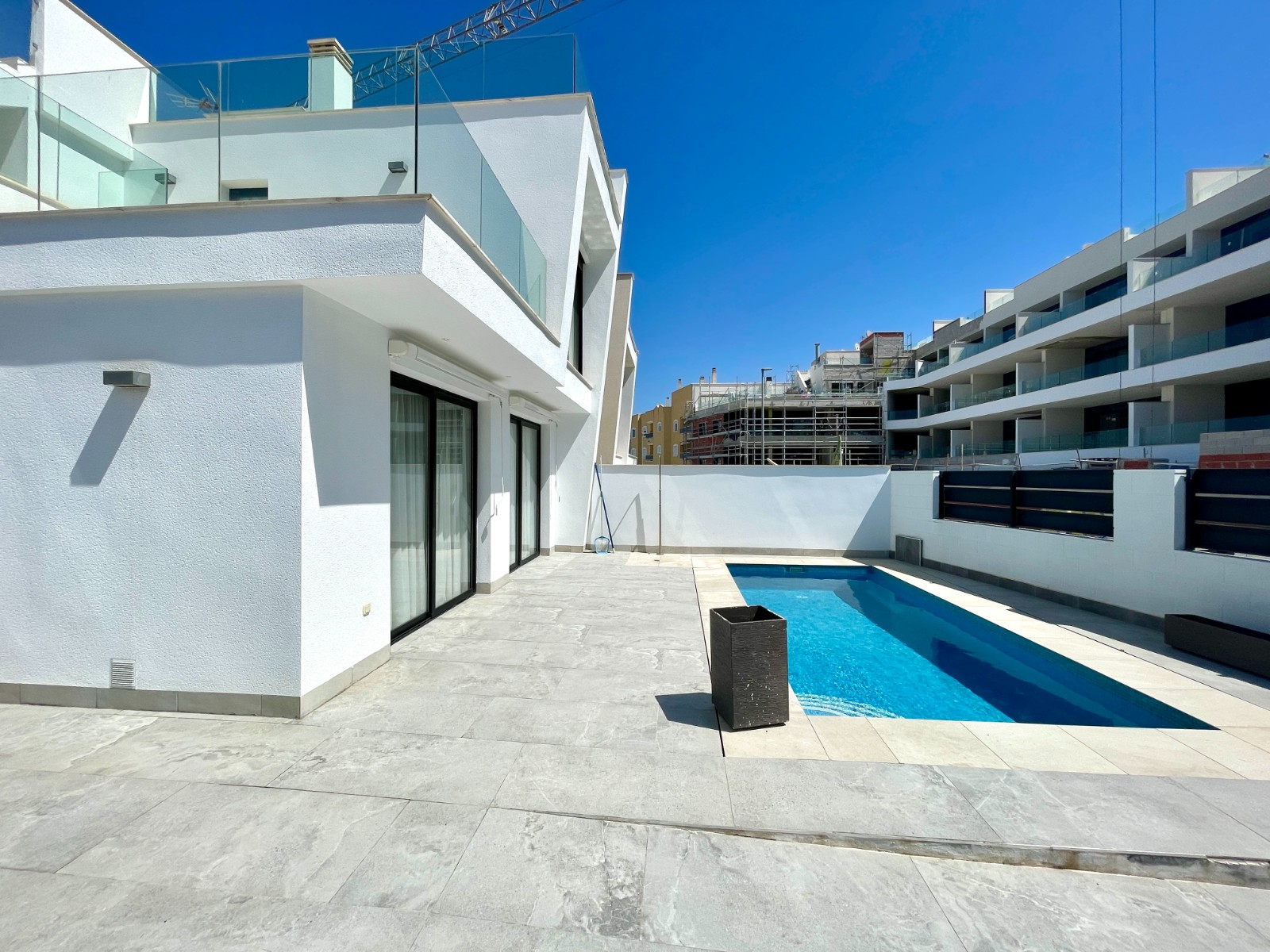 Vila de 3 Quartos em Benijófar: Luxo e Conforto ao Alcance de Todos