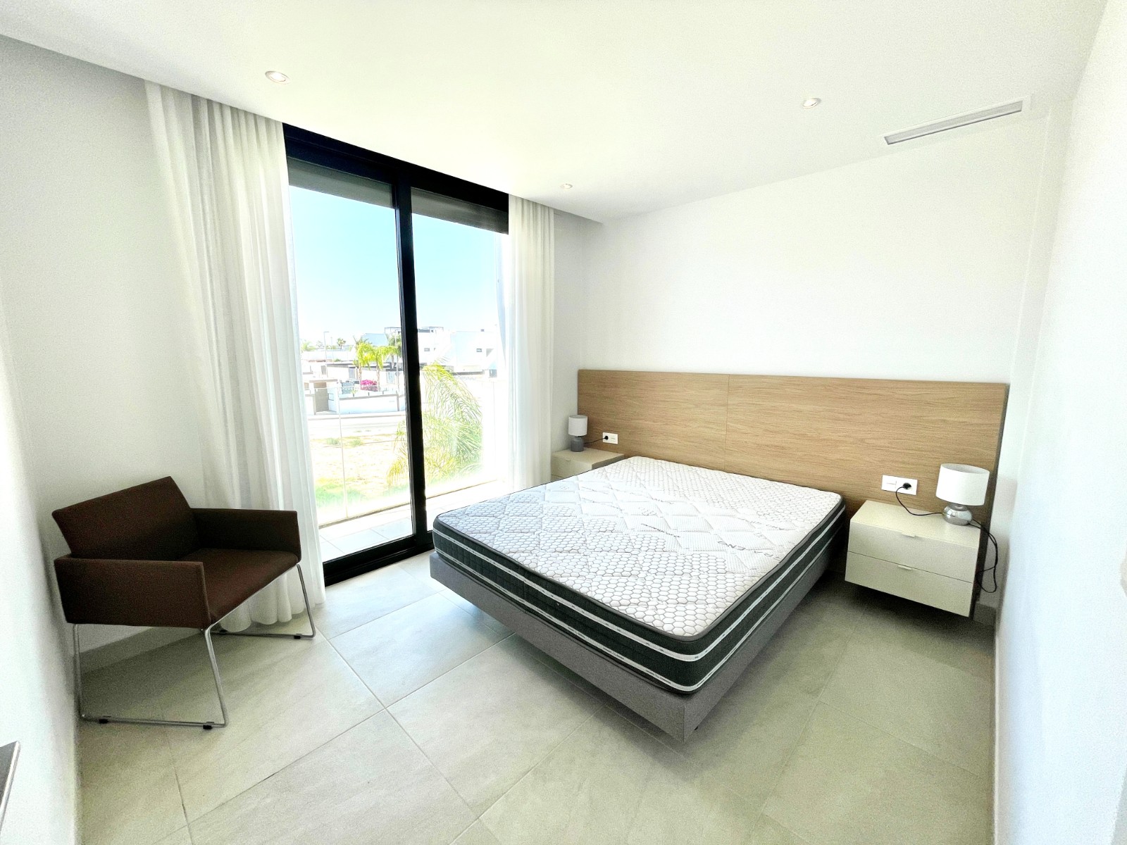 Vila de 3 Quartos em Benijófar: Luxo e Conforto ao Alcance de Todos