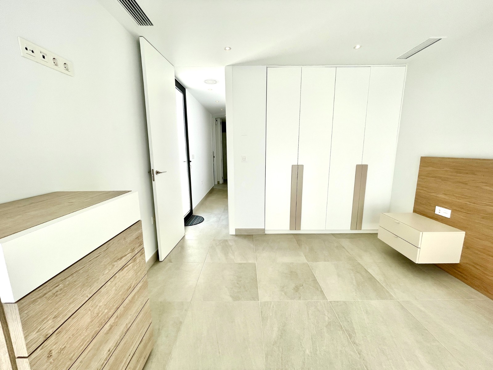 Vila de 3 Quartos em Benijófar: Luxo e Conforto ao Alcance de Todos