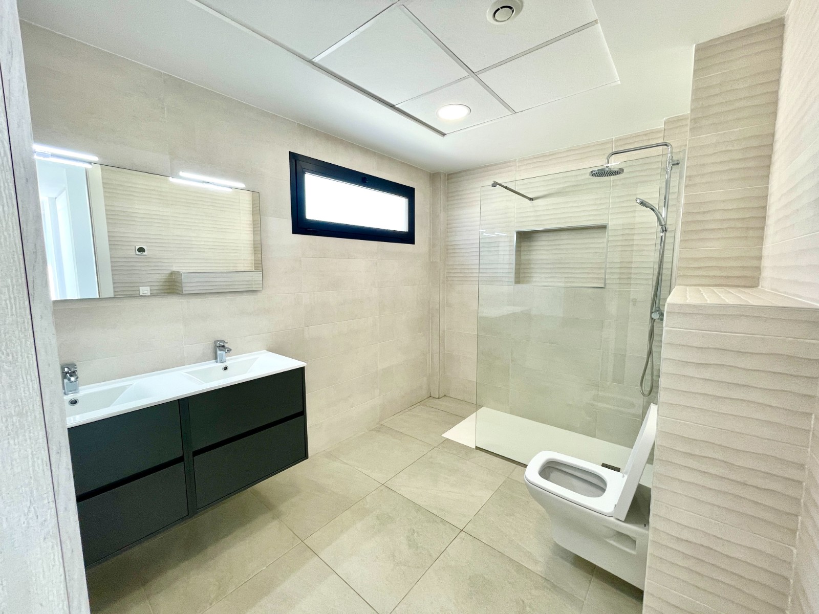 Pool area in villa for sale in Benijofar