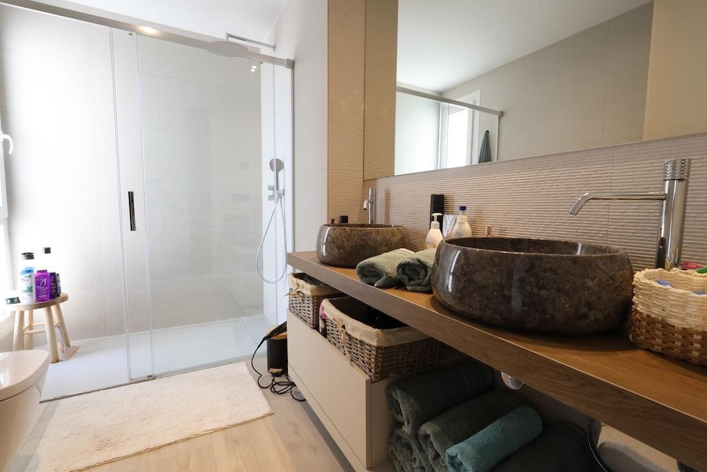 Bathroom in villa for sale in Algorfa
