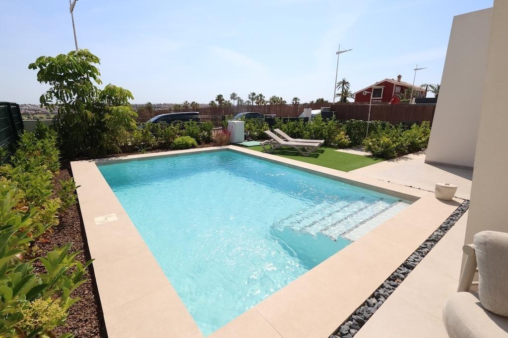 Garden in villa for sale in Algorfa