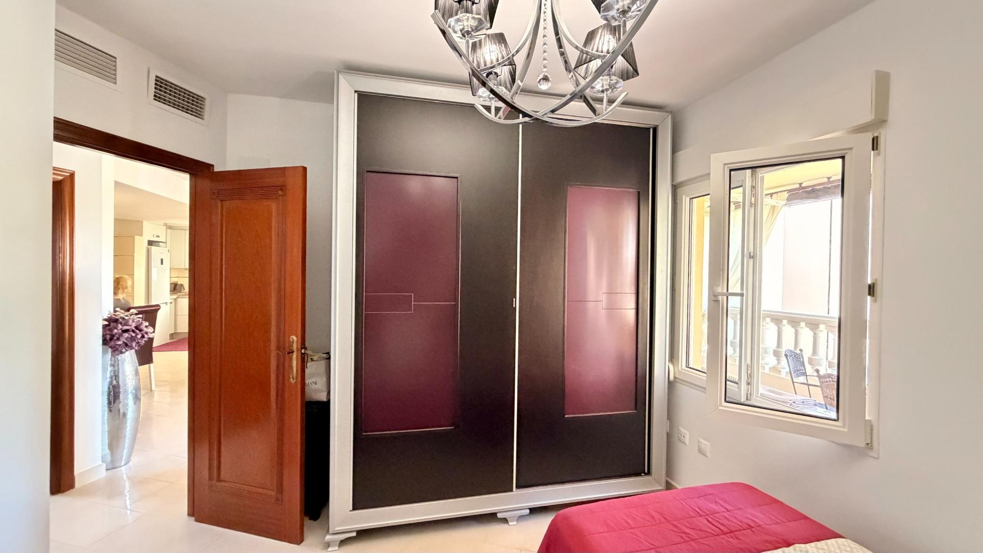 Bedroom in apartment for sale in Torrevieja