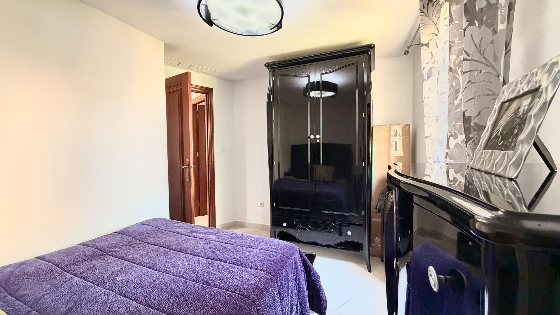 Master bedroom in apartment for sale in Torrevieja