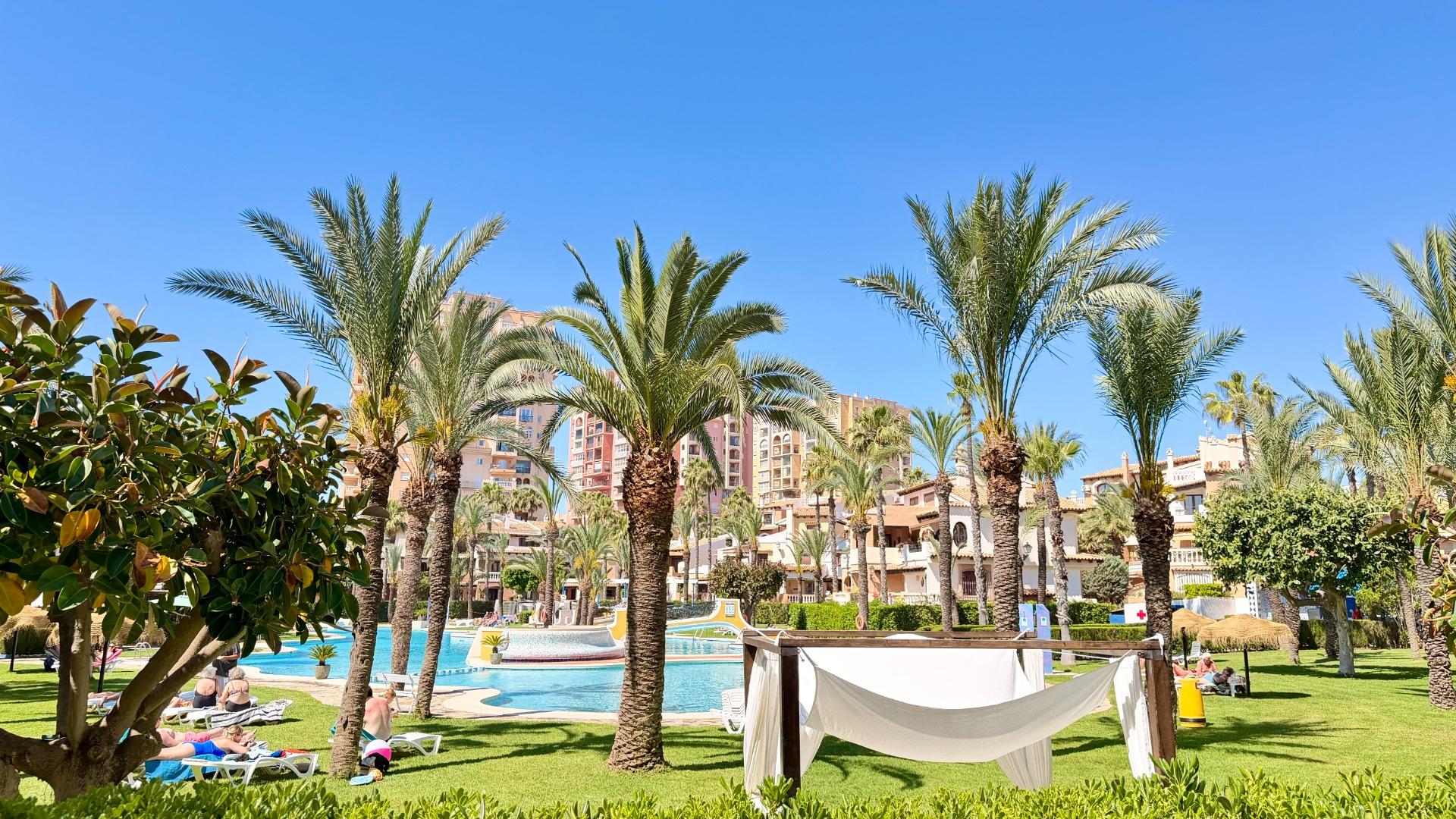 Master bedroom in apartment for sale in Torrevieja