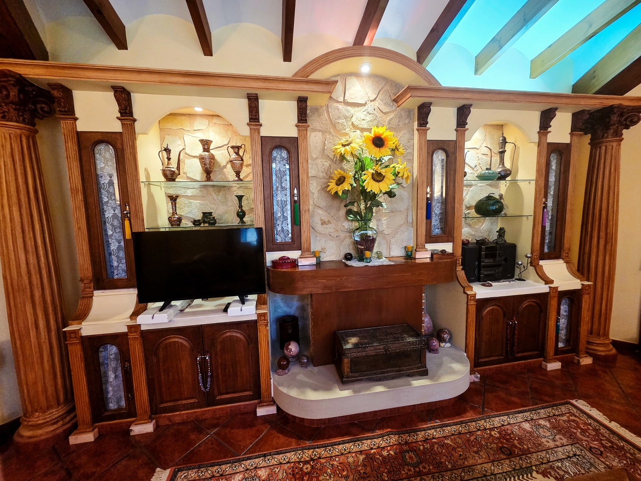 Living room in villa for sale in Elche