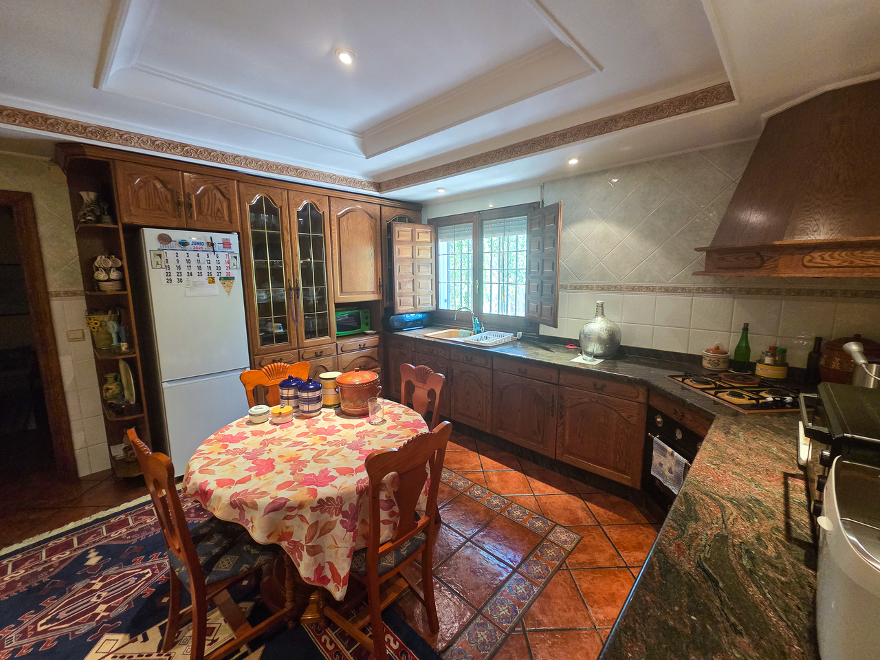 Master bedroom in villa for sale in Elche