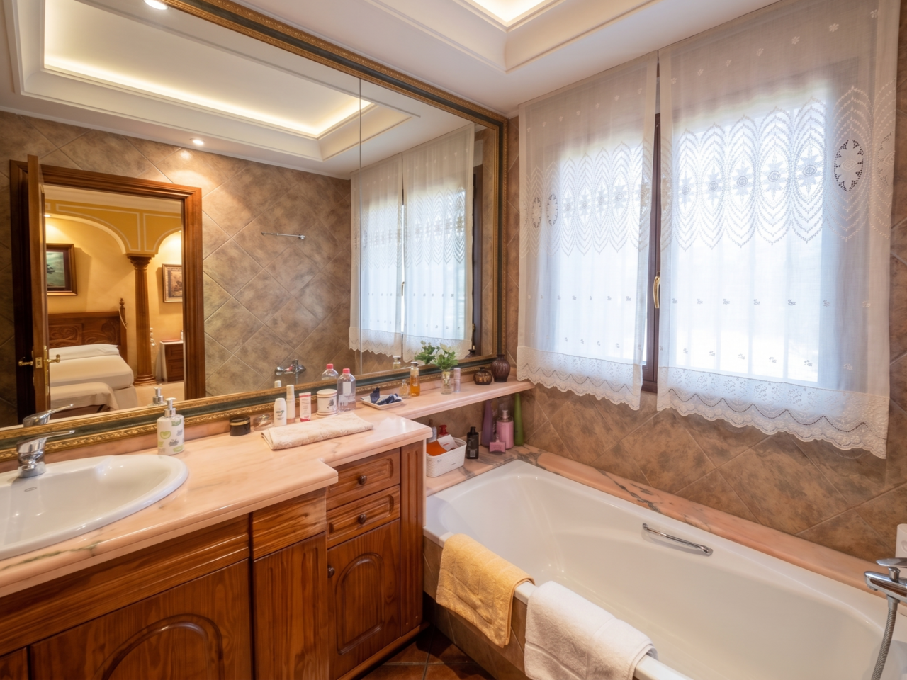 Garden in villa for sale in Elche