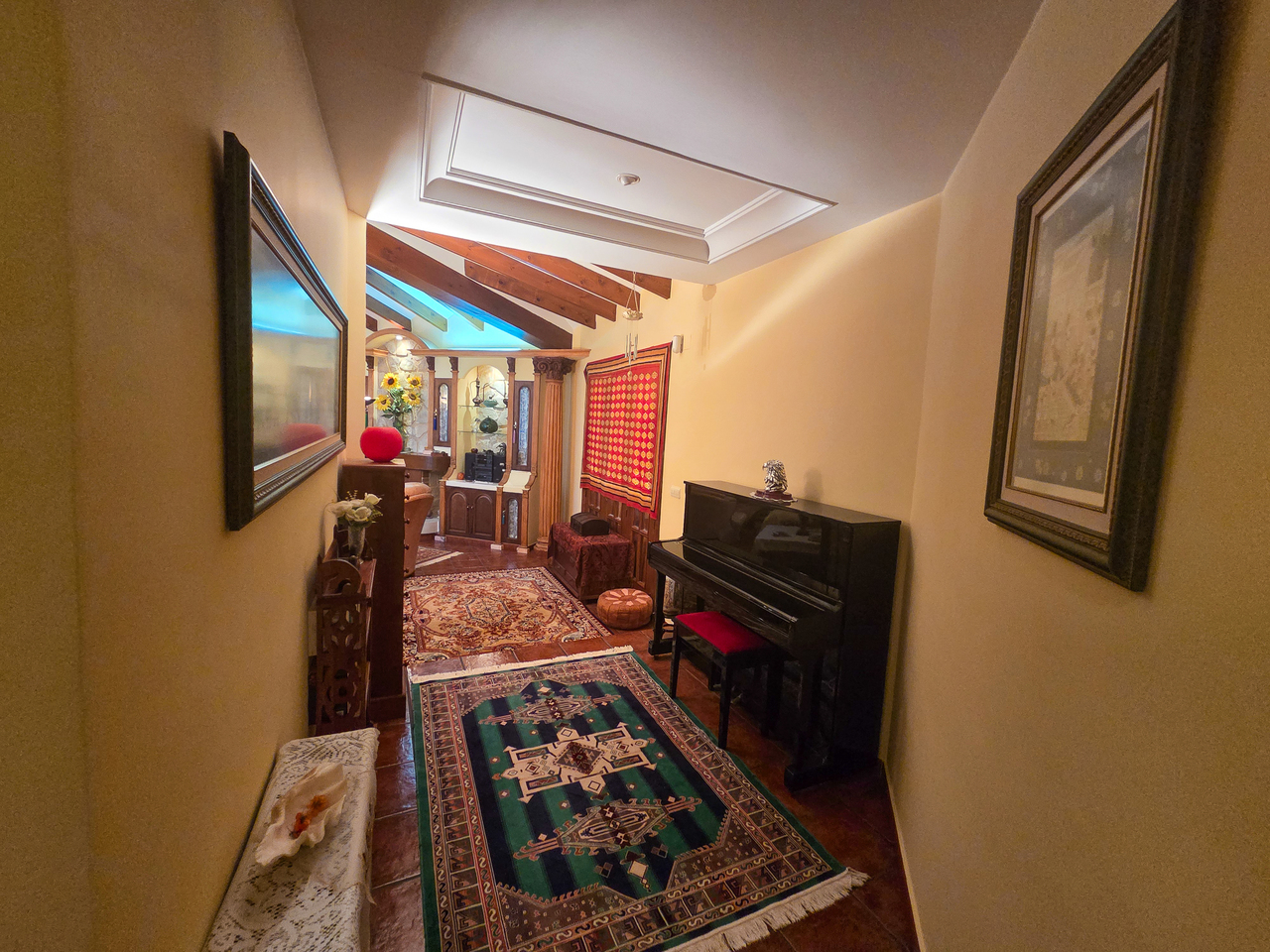 Dining area in villa for sale in Elche