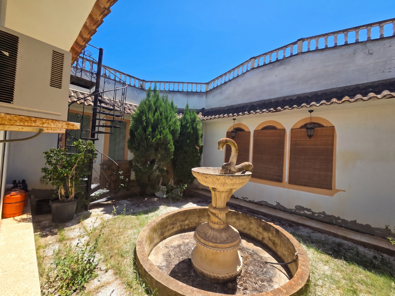 Living room in villa for sale in Elche
