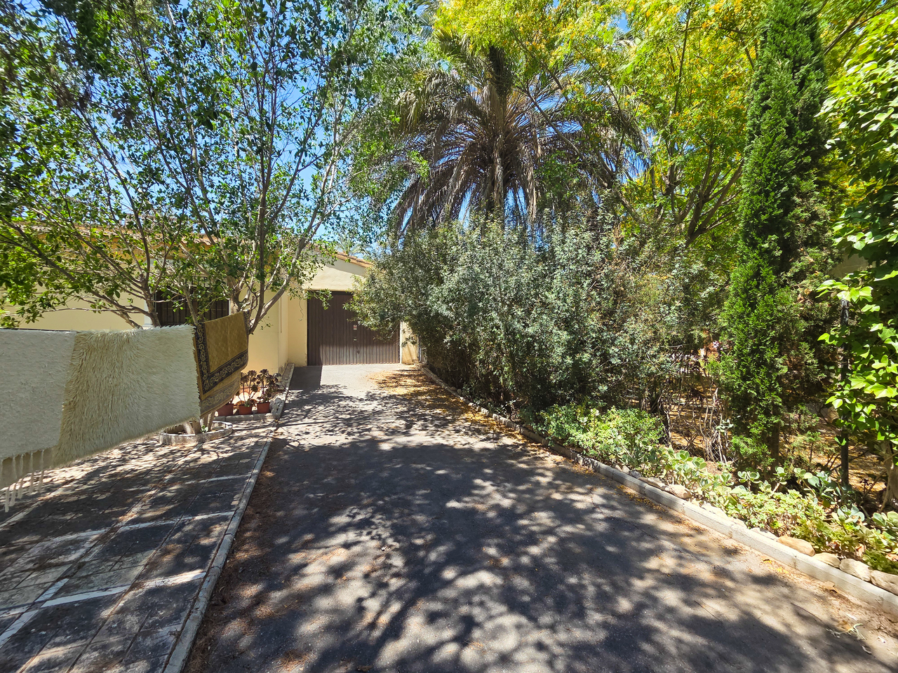 Dining area in villa for sale in Elche