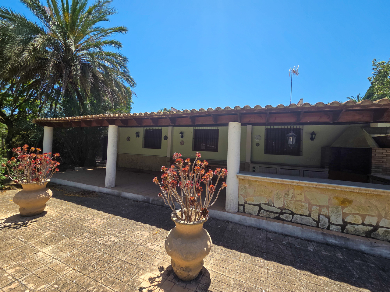 Living room in villa for sale in Elche